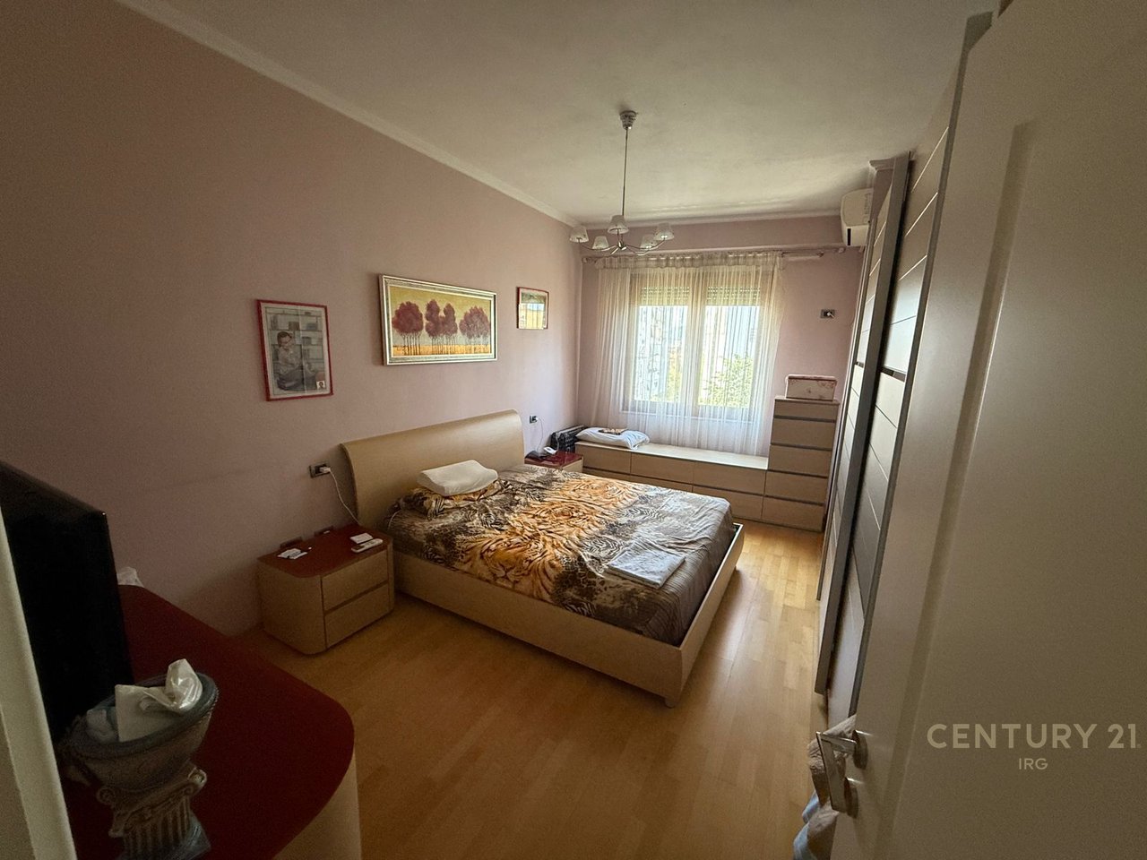 APPARTAMENTO 2+1+2 IN VENDITA, COMPLETAMENTE ARREDATO VICINO AL NUOVO OSPEDALE MATERNITÀ!