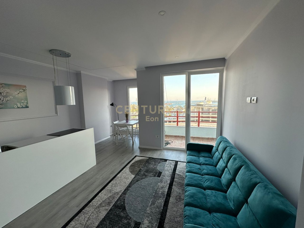 SHESIM APARTAMENT 1+1 NE QENDER TE DURRESIT ME PAMJE PORTI , PRANE UJESJELLESIT !