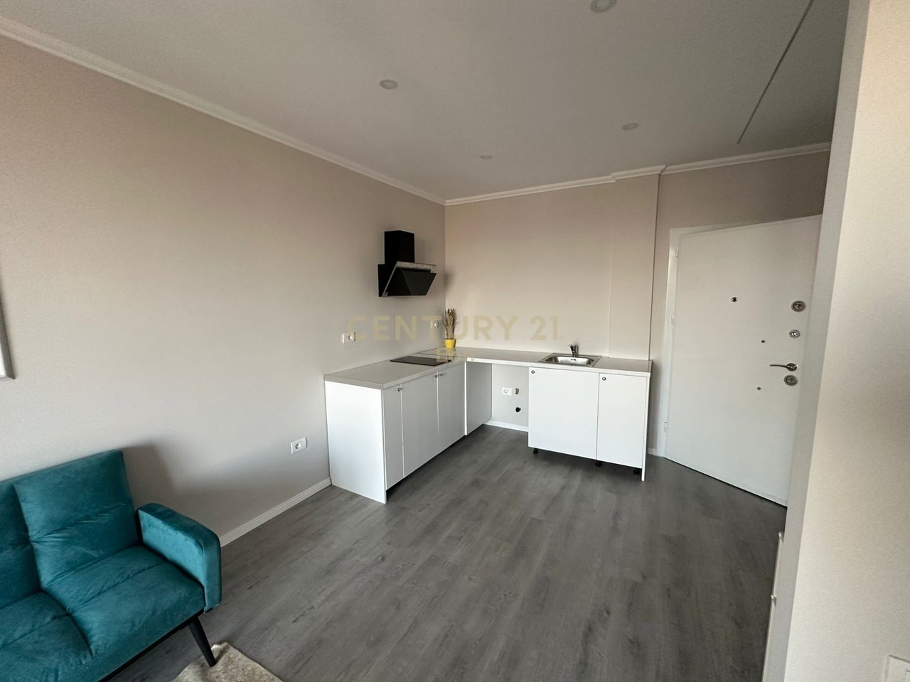 STUDIO APARTMENT FOR RENT IN THE CENTER OF DURRES WITH A PORT VIEW, NEAR THE WATER SUPPLY!