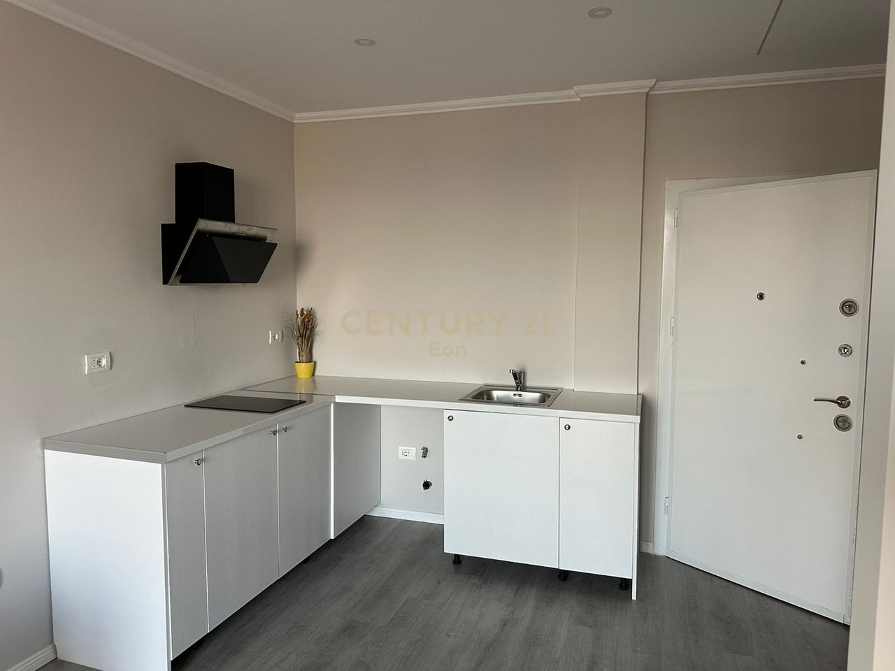 STUDIO APARTMENT FOR RENT IN THE CENTER OF DURRES WITH A PORT VIEW, NEAR THE WATER SUPPLY!