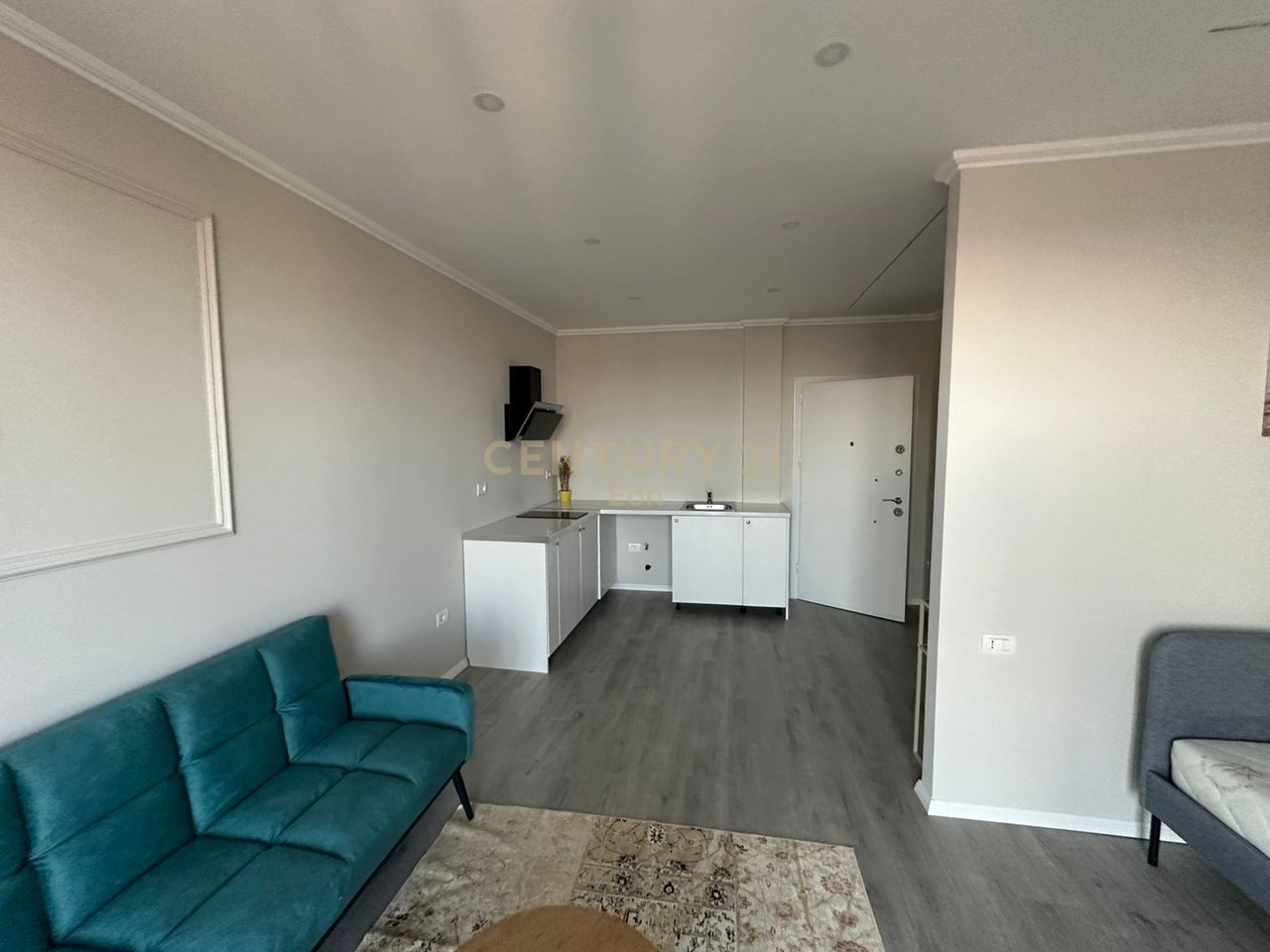STUDIO APARTMENT FOR RENT IN THE CENTER OF DURRES WITH A PORT VIEW, NEAR THE WATER SUPPLY!