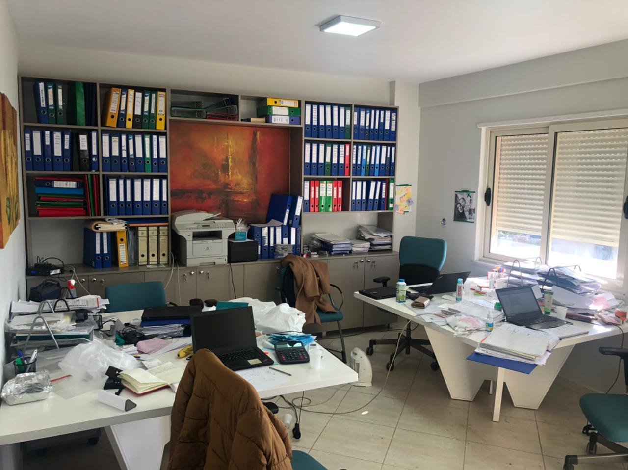 Ufficio luminoso in affitto – Via Jordan Misja, vicino all'Ufficio Ipotecario