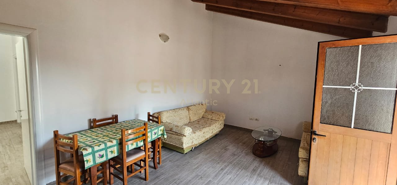 JEPET ME QERA KATI I 3 TE NJE VILE NE ISH-KENETE  2+1 , Durrës - 300€ | 90 m²