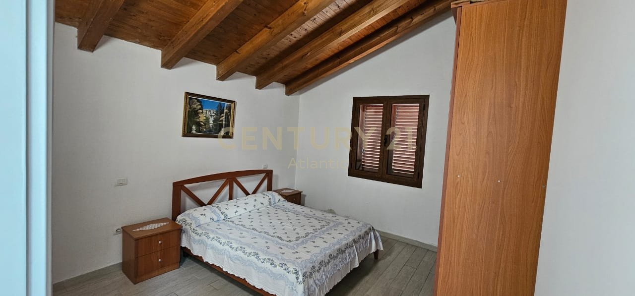 JEPET ME QERA KATI I 3 TE NJE VILE NE ISH-KENETE  2+1 , Durrës - 300€ | 90 m²