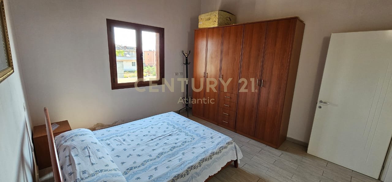 JEPET ME QERA KATI I 3 TE NJE VILE NE ISH-KENETE  2+1 , Durrës - 300€ | 90 m²