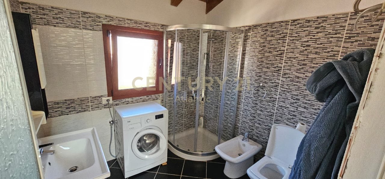 JEPET ME QERA KATI I 3 TE NJE VILE NE ISH-KENETE  2+1 , Durrës - 300€ | 90 m²