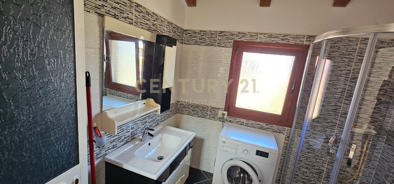 JEPET ME QERA KATI I 3 TE NJE VILE NE ISH-KENETE  2+1 , Durrës - 300€ | 90 m²