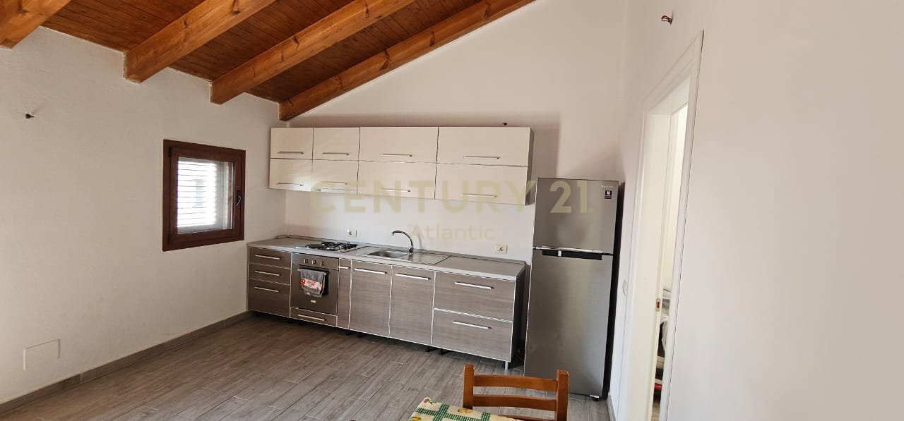 JEPET ME QERA KATI I 3 TE NJE VILE NE ISH-KENETE  2+1 , Durrës - 300€ | 90 m²
