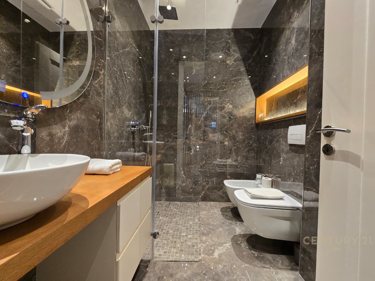 Premium Apartment 2+1 with Veranda for Sale in the Center of Tirana!