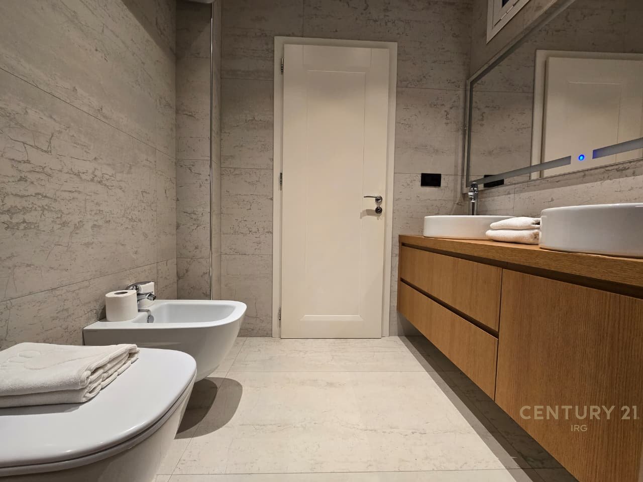 Premium Apartment 2+1 with Veranda for Sale in the Center of Tirana!