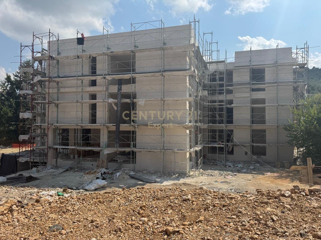 In vendita appartamento 2+1+2+ magazzino al Lake Diamond Residence