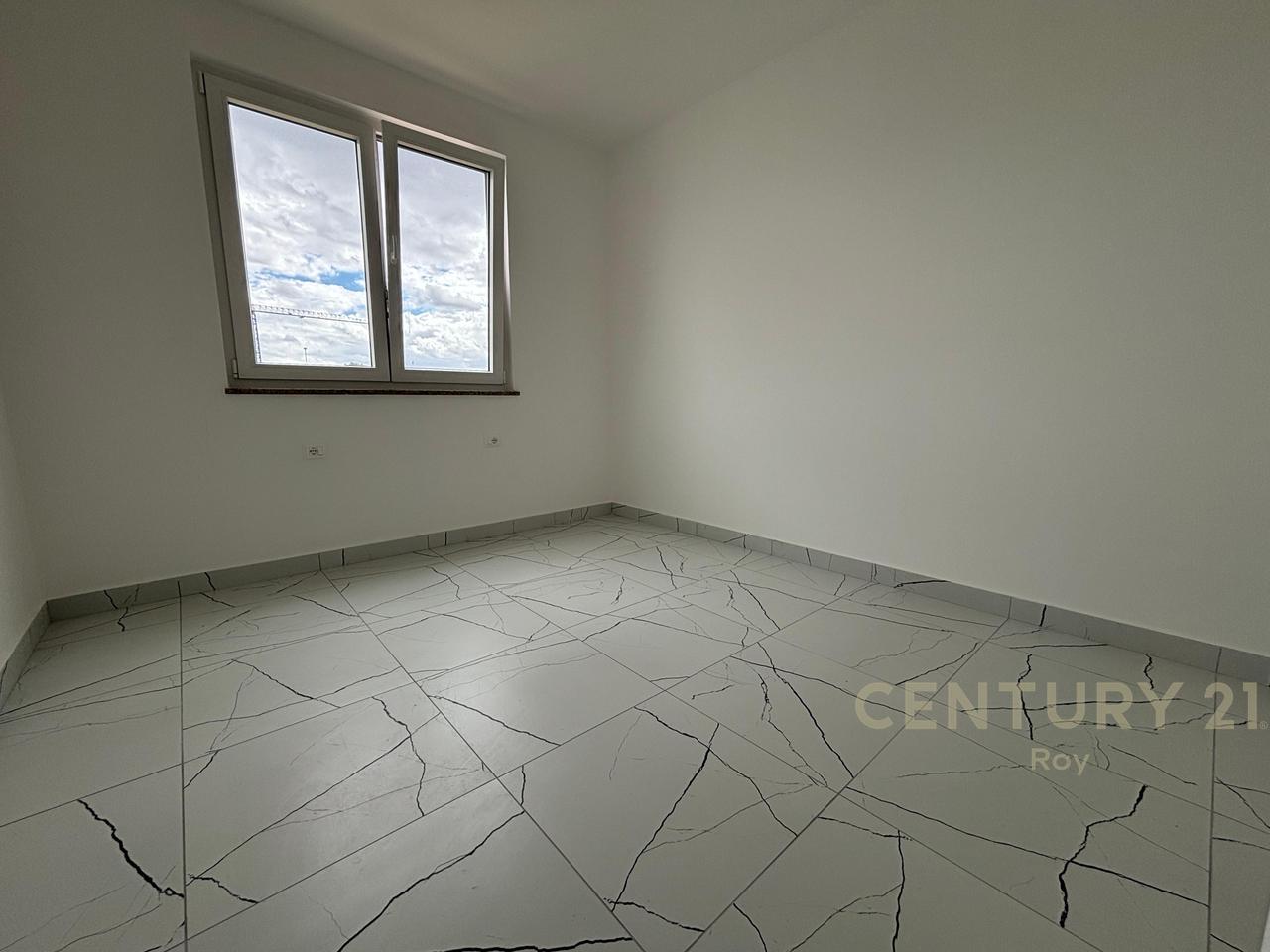 SHITET APARTAMENT 1+1 NE GOLEM ,NDERTIM I RI !