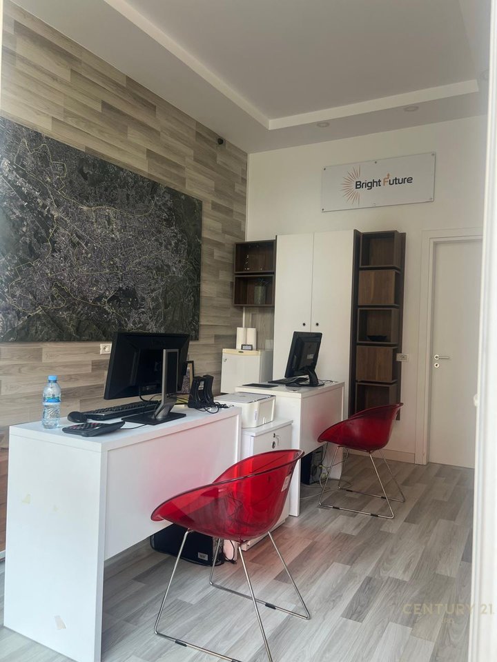 Office for rent in Kika 1, Paris Commune