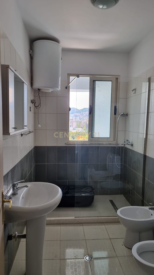 Appartamento 1+1 in Affitto a Ish Parku, Tirana - 550€ | 77 m²