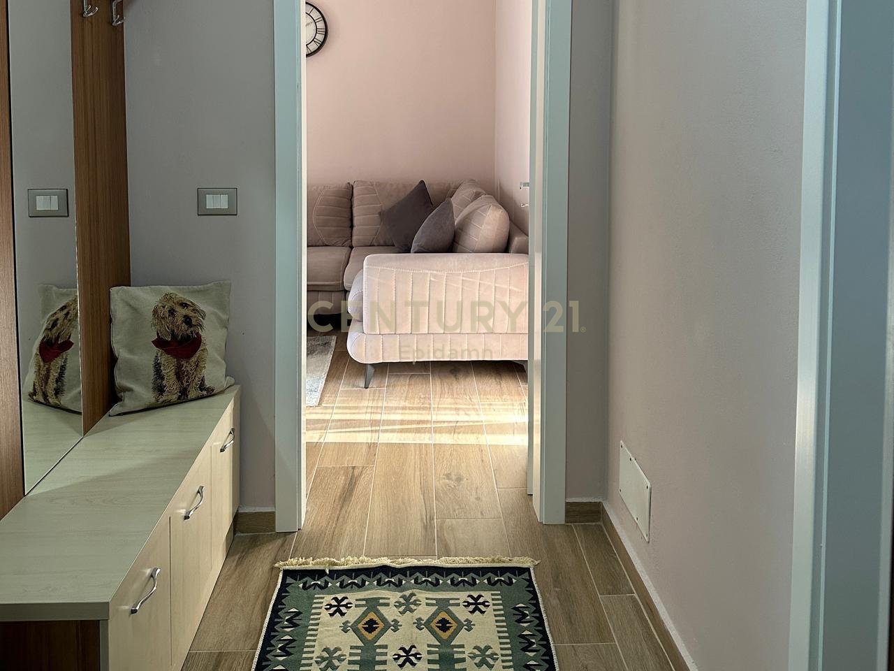 Jepet apartament 1+1 me qera ne Qendren e Durresit!