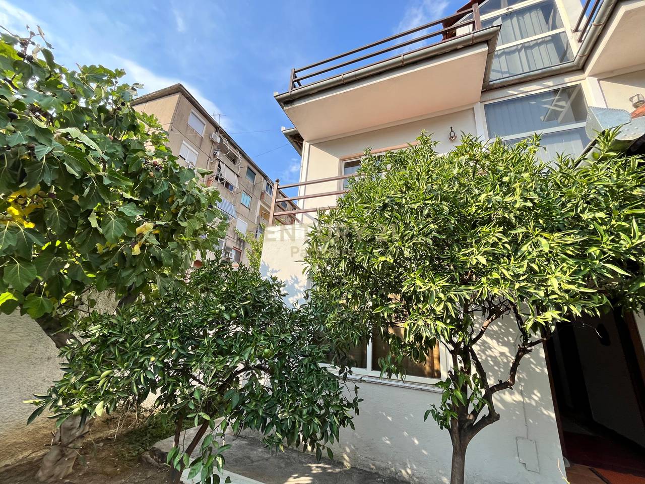VILLA FOR SALE NEAR THE MILITARY HOSPITAL!