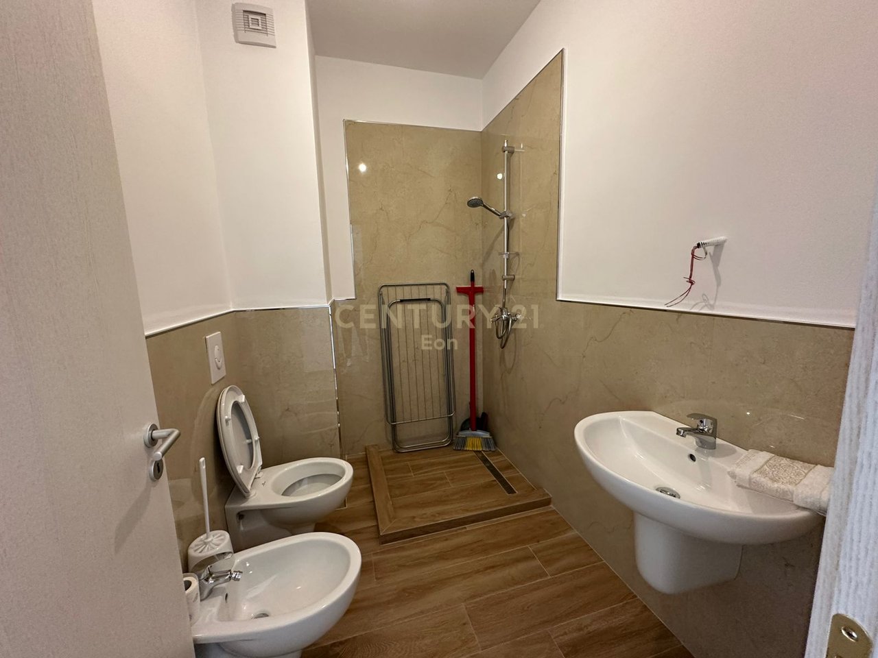 APPARTAMENTO 3+1+2 IN AFFITTO IN VIA PORTO A DURAZZO!