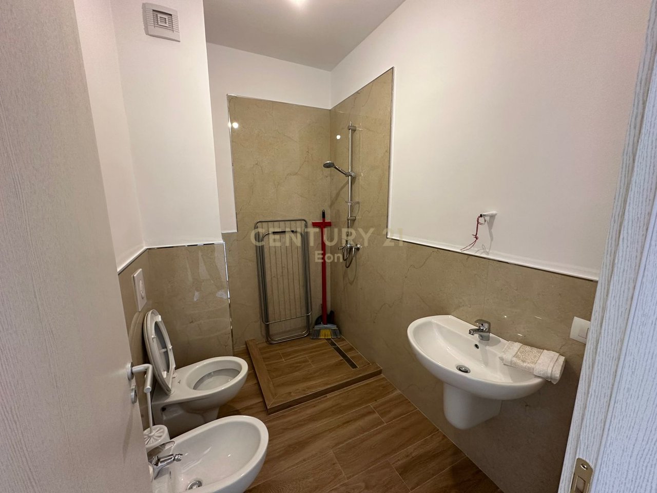 APPARTAMENTO 3+1+2 IN AFFITTO IN VIA PORTO A DURAZZO!