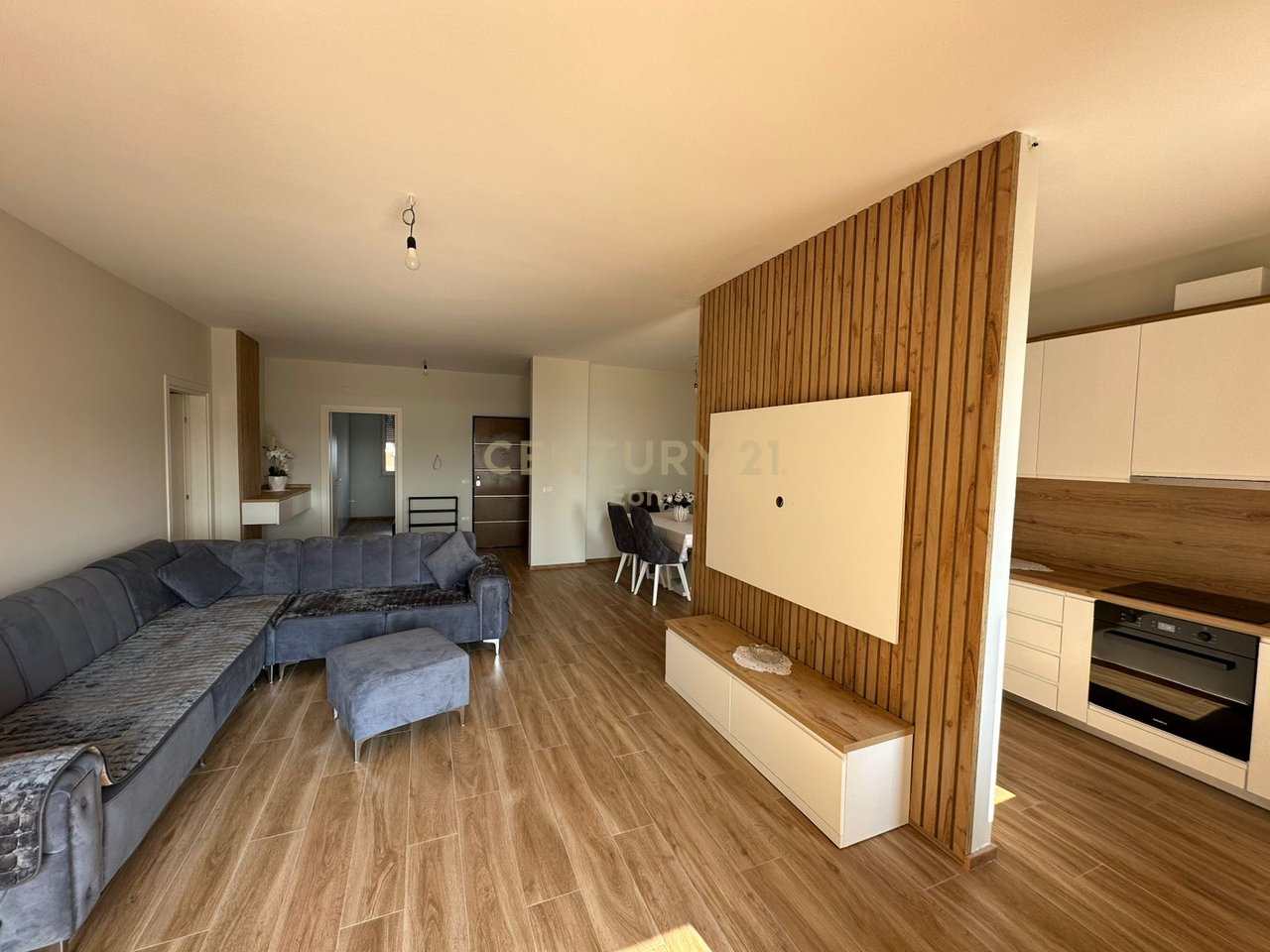 APPARTAMENTO 3+1+2 IN AFFITTO IN VIA PORTO A DURAZZO!