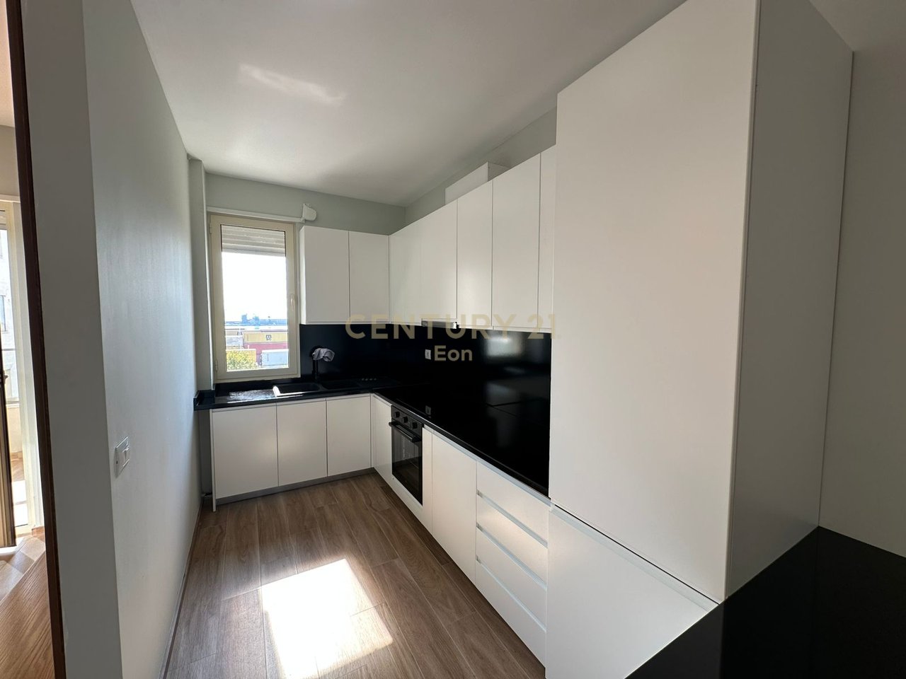 APPARTAMENTO 3+1+2 IN AFFITTO IN VIA PORTO A DURAZZO!