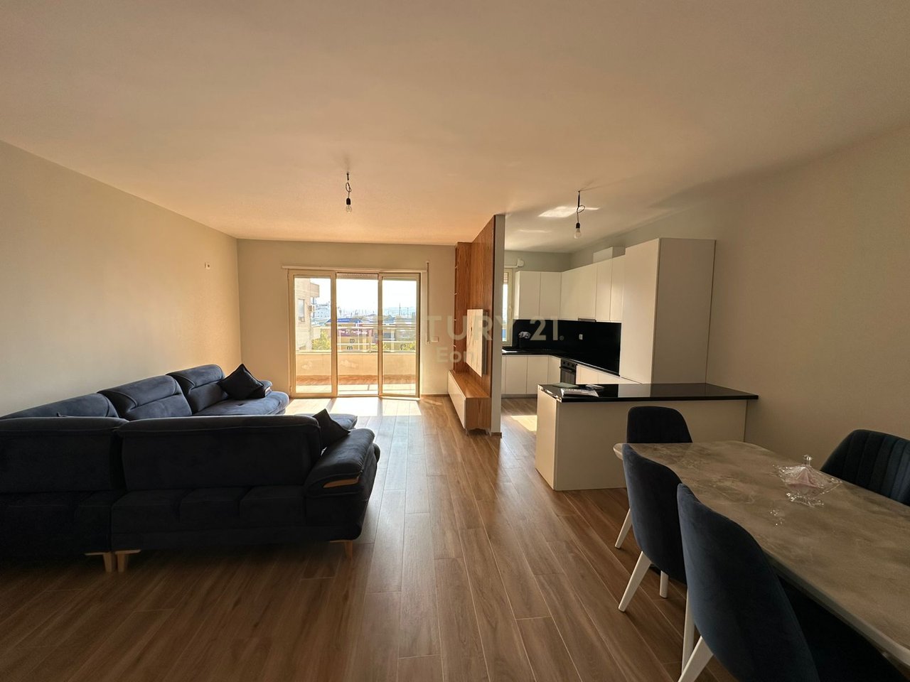 APPARTAMENTO 3+1+2 IN AFFITTO IN VIA PORTO A DURAZZO!