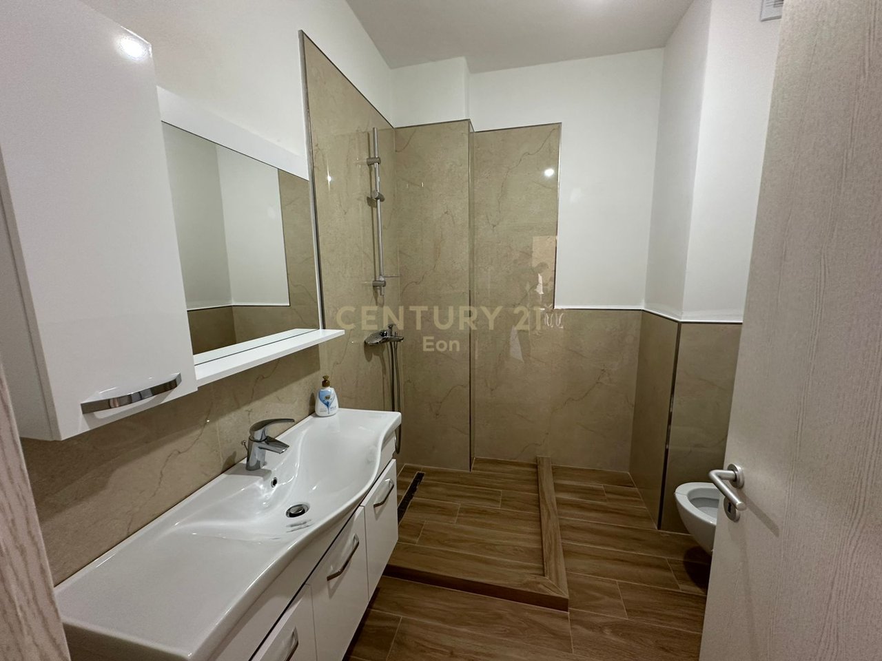 APPARTAMENTO 3+1+2 IN AFFITTO IN VIA PORTO A DURAZZO!
