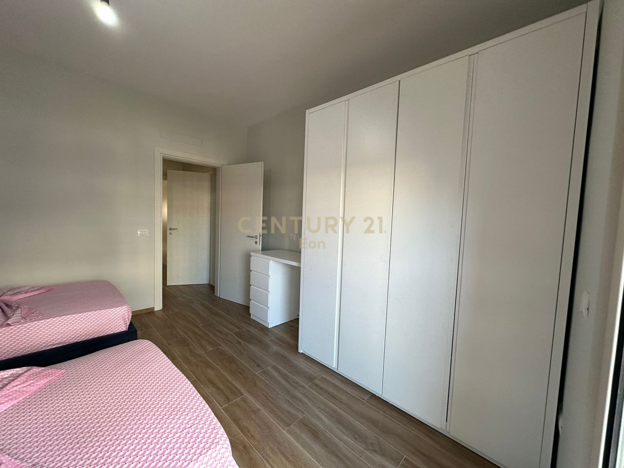 APPARTAMENTO 3+1+2 IN AFFITTO IN VIA PORTO A DURAZZO!