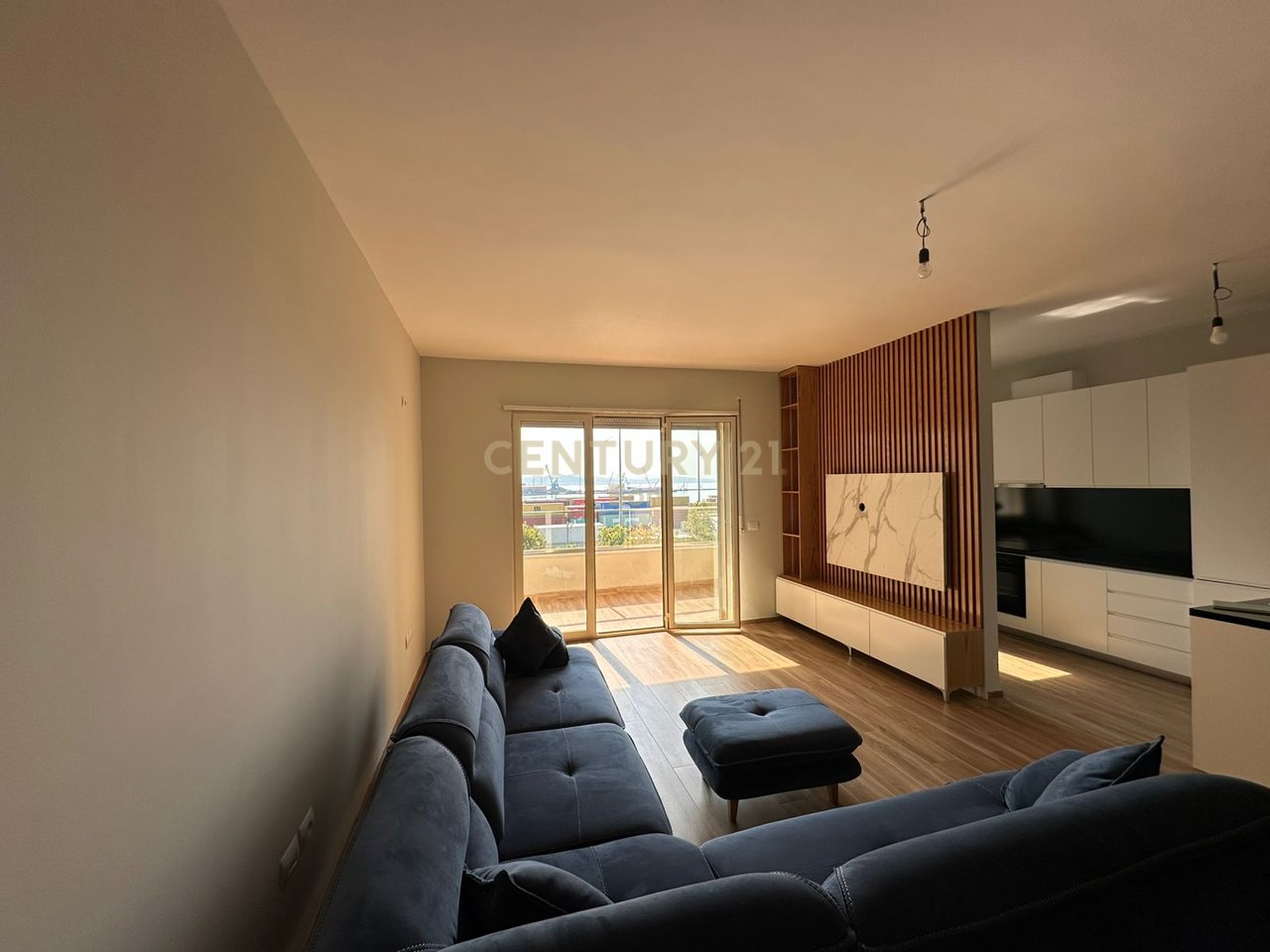 APPARTAMENTO 3+1+2 IN AFFITTO IN VIA PORTO A DURAZZO!
