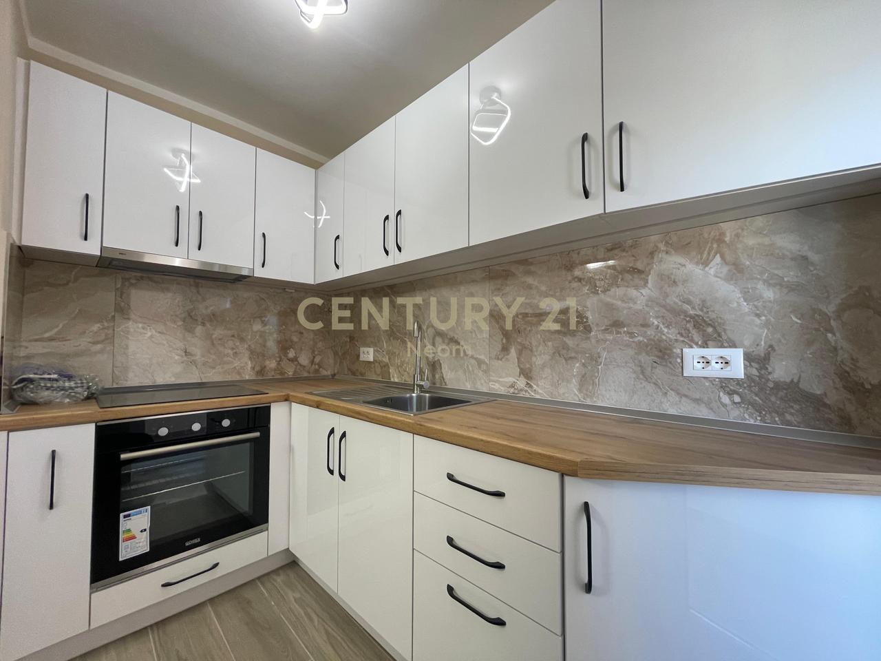 QIRA, APARTAMENT 2+1, RRUGA ELBASANIT!!