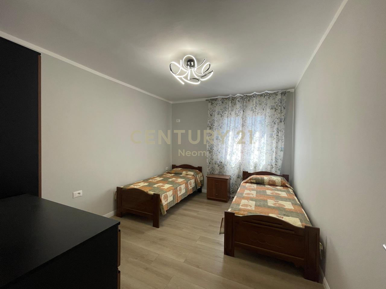 QIRA, APARTAMENT 2+1, RRUGA ELBASANIT!!