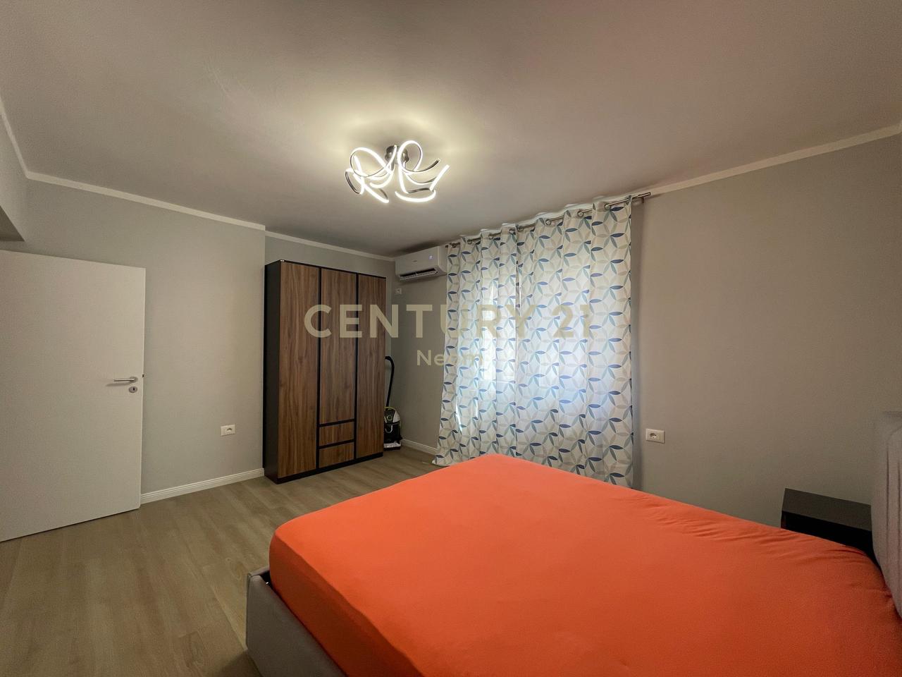 QIRA, APARTAMENT 2+1, RRUGA ELBASANIT!!