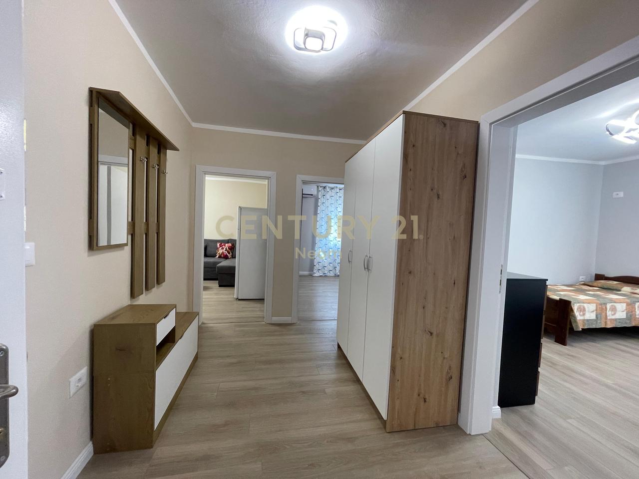QIRA, APARTAMENT 2+1, RRUGA ELBASANIT!!