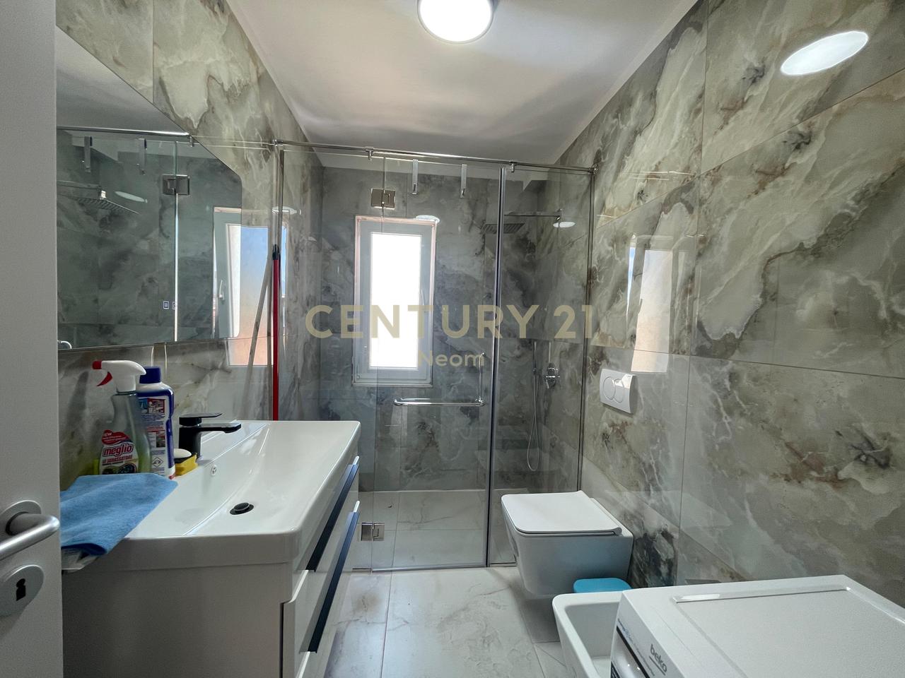 QIRA, APARTAMENT 2+1, RRUGA ELBASANIT!!