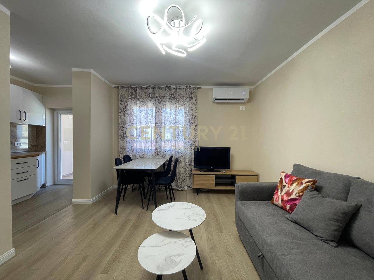 QIRA, APARTAMENT 2+1, RRUGA ELBASANIT!!