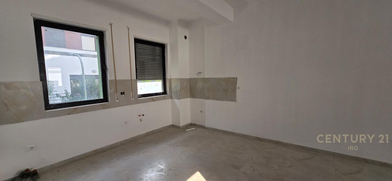 DUPLEX 3+1+3+VERANDE NE REZIDENCEN KODRA E DIELLIT!