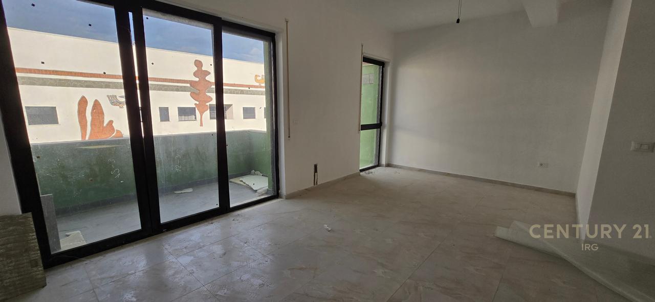 DUPLEX 3+1+3+VERANDE NE REZIDENCEN KODRA E DIELLIT!