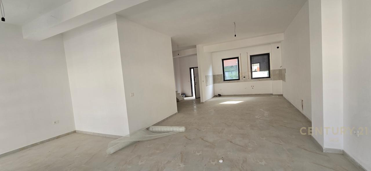 DUPLEX 3+1+3+VERANDE NE REZIDENCEN KODRA E DIELLIT!