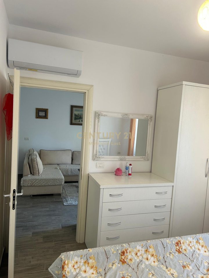Shitet apartament 2+1 ne Kompleksin Lura 3 prane gjirit te Lalzit.