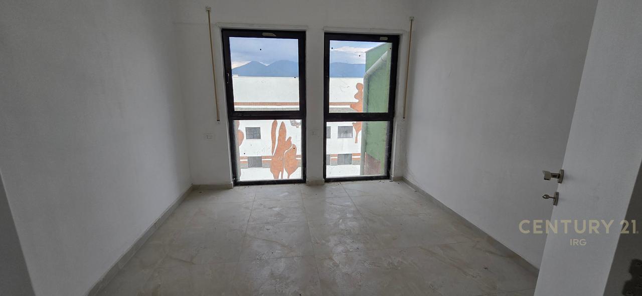 DUPLEX 3+1+3+VERANDE NE REZIDENCEN KODRA E DIELLIT!