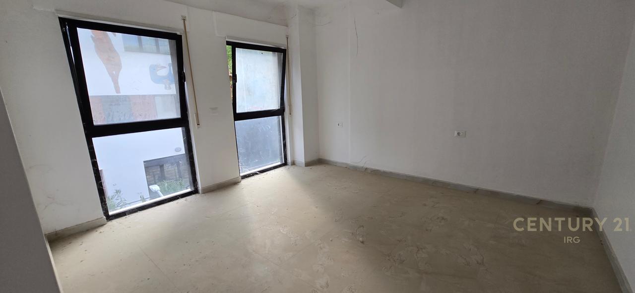 DUPLEX 3+1+3+VERANDE NE REZIDENCEN KODRA E DIELLIT!