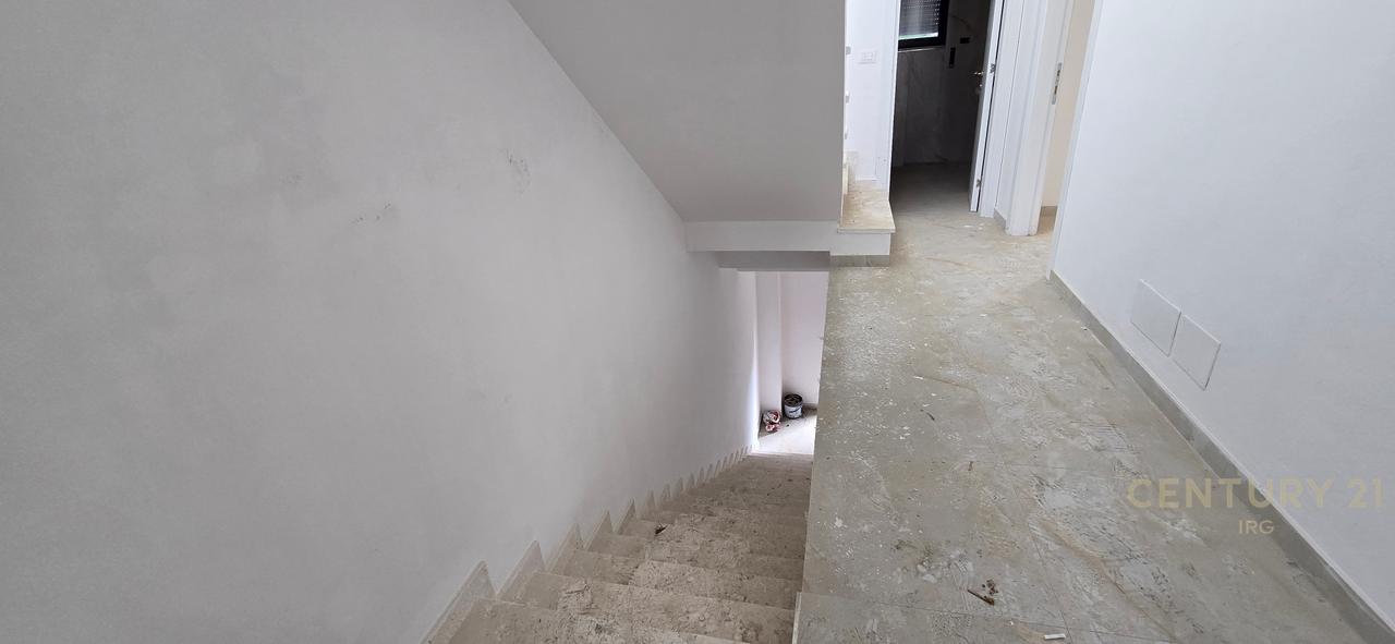 DUPLEX 3+1+3+VERANDE NE REZIDENCEN KODRA E DIELLIT!