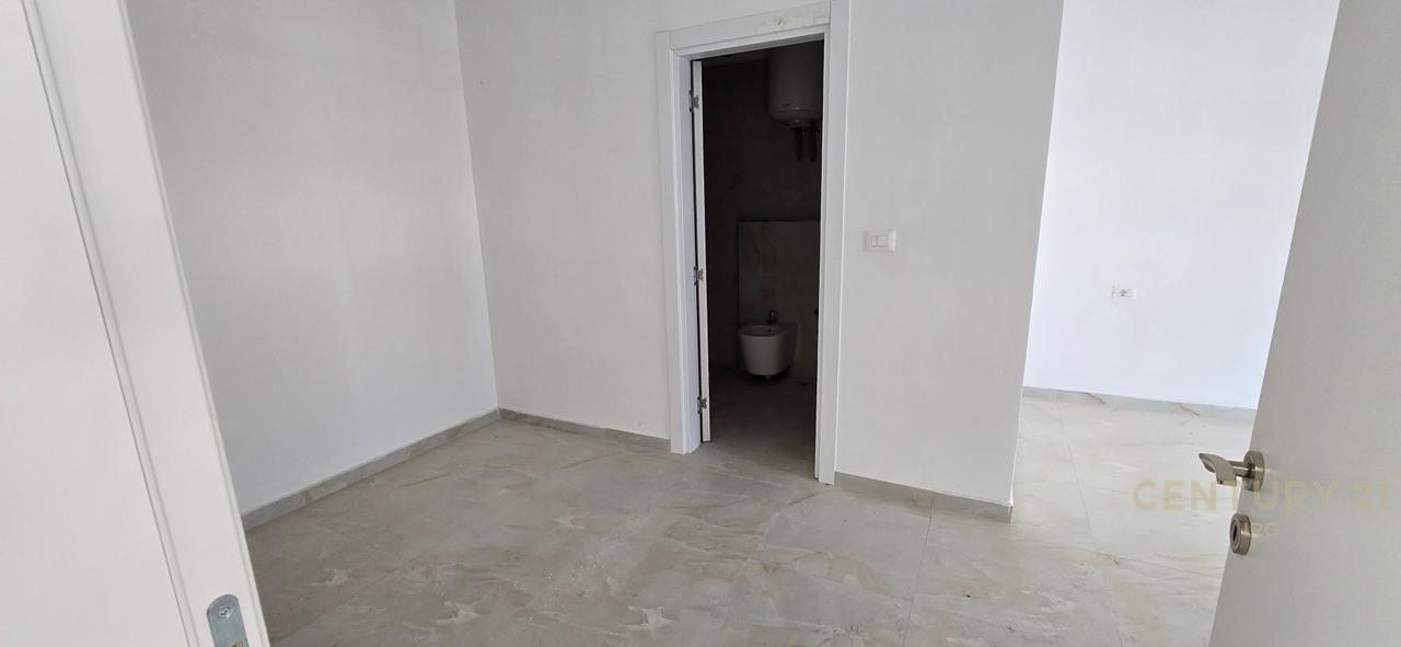 DUPLEX 3+1+3+VERANDE NE REZIDENCEN KODRA E DIELLIT!