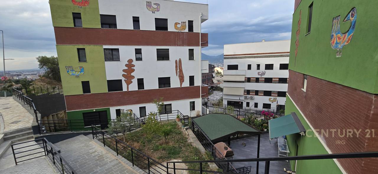 DUPLEX 3+1+3+VERANDE NE REZIDENCEN KODRA E DIELLIT!