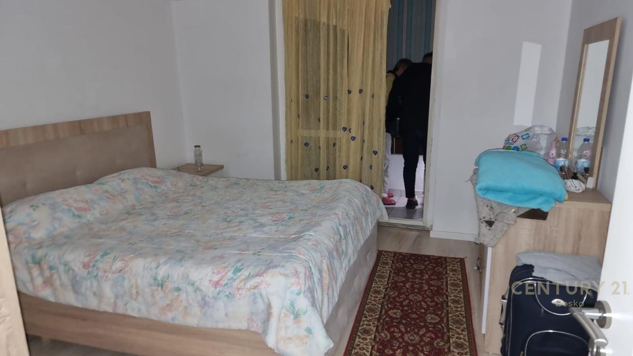 Jepet apartament 1+1 ne rrugen 'Frang Bardhi,Selite