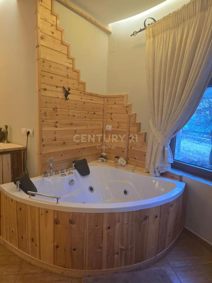 Super hotel ne shitje ne Voskopojë. Mundësi shumë e mirë investimi!