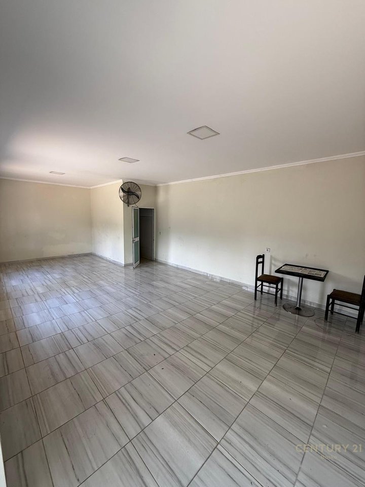 Shop for rent on Frang Bardhi Street, Selite
