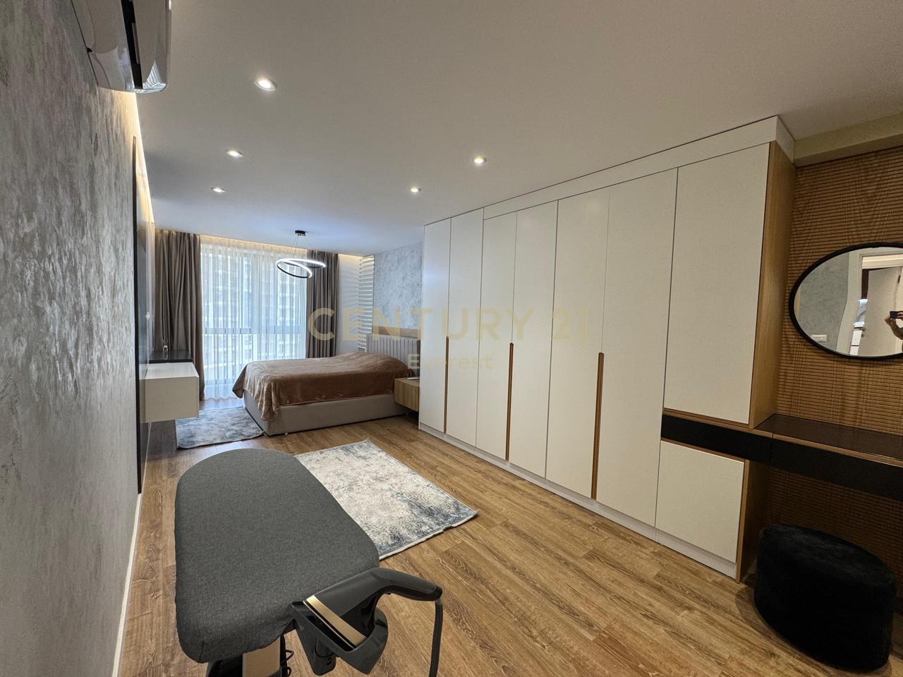 ISH FUSHA E AVIACIONIT, APARTAMENT 2+1+POST PARKIMI PER QIRA!!