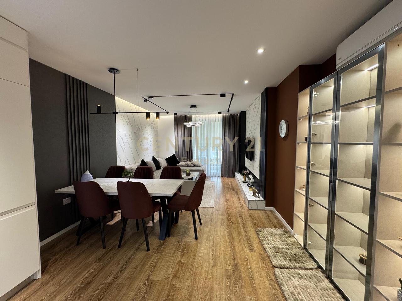 ISH FUSHA E AVIACIONIT, APARTAMENT 2+1+POST PARKIMI PER QIRA!!