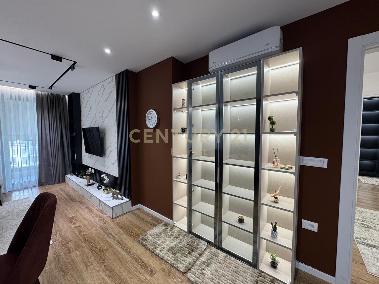 ISH FUSHA E AVIACIONIT, APARTAMENT 2+1+POST PARKIMI PER QIRA!!