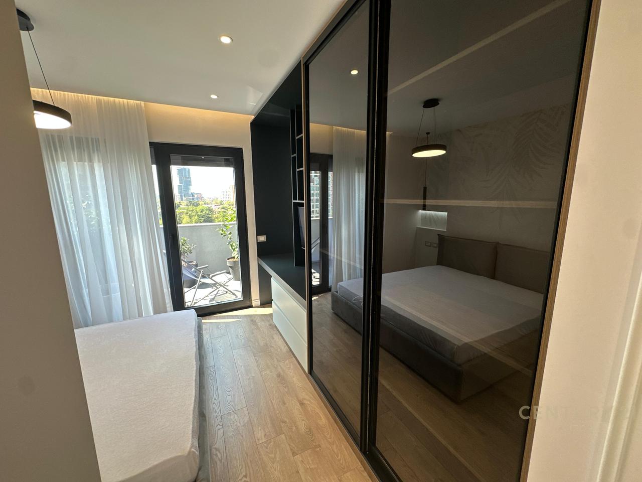 Jepet me qira super apartament 2+1+2 tualete+ verande tek Rruga e Elbasanit!